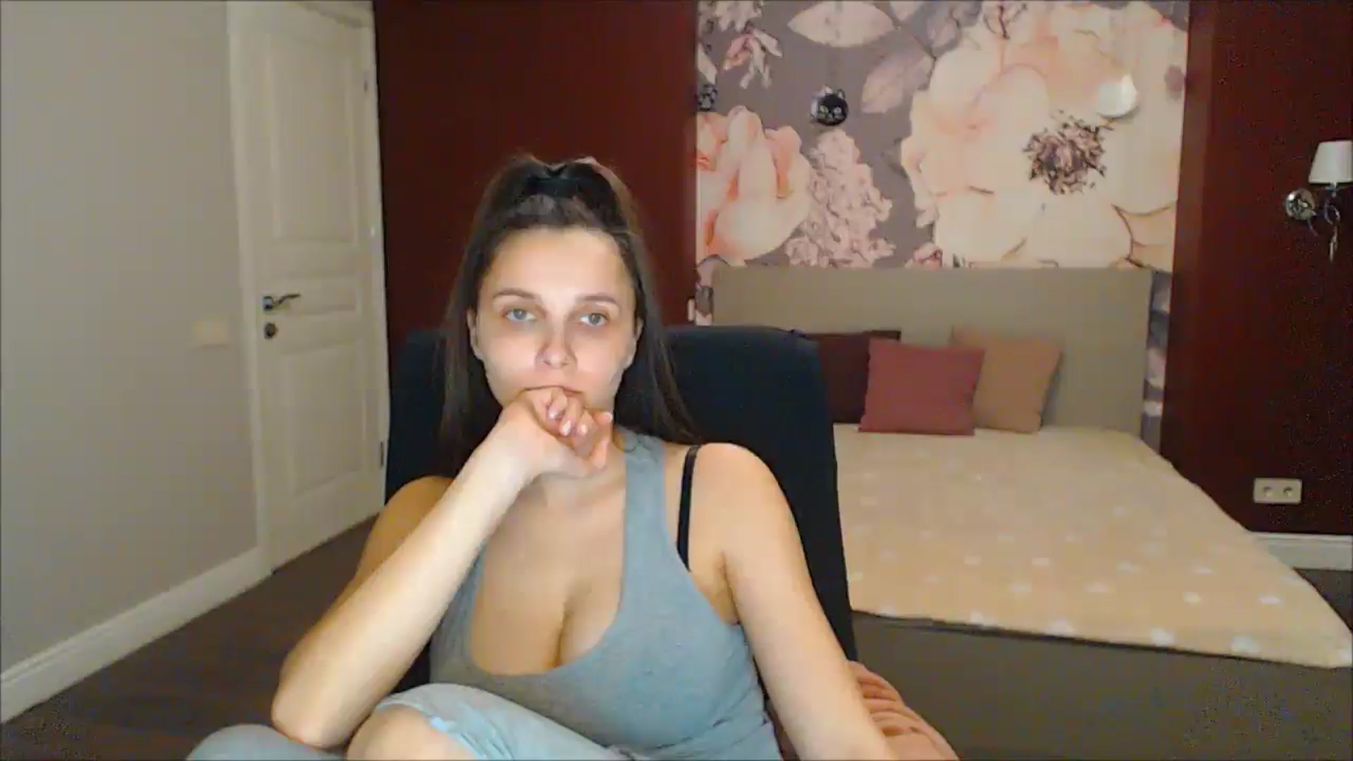 Gallery image thumbnail from Karina_Mils's myfreecams stream on, 03/23/2025, 18:43 image 10 of 20