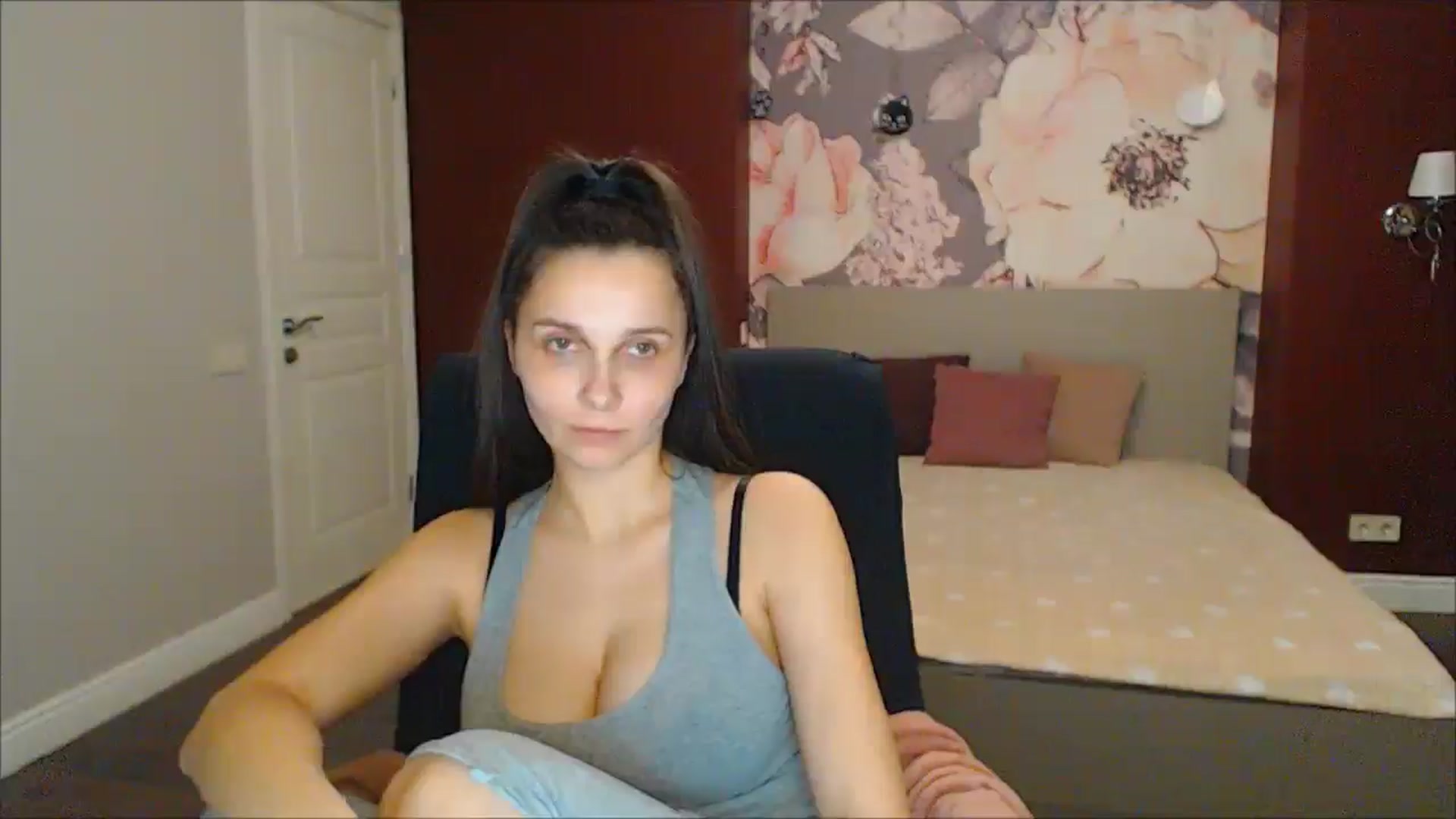 Gallery image thumbnail from Karina_Mils's myfreecams stream on, 03/23/2025, 18:43 image 8 of 20