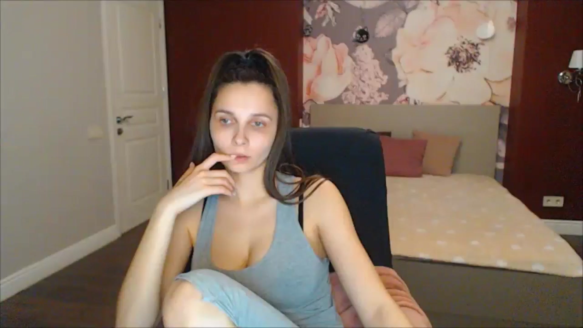 Gallery image thumbnail from Karina_Mils's myfreecams stream on, 03/23/2025, 18:43 image 2 of 20