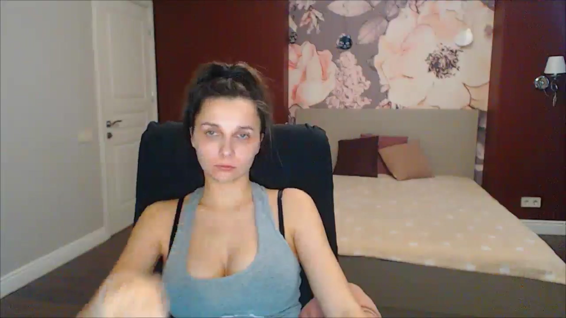 Gallery image thumbnail from Karina_Mils's myfreecams stream on, 03/24/2025, 12:33 image 15 of 20