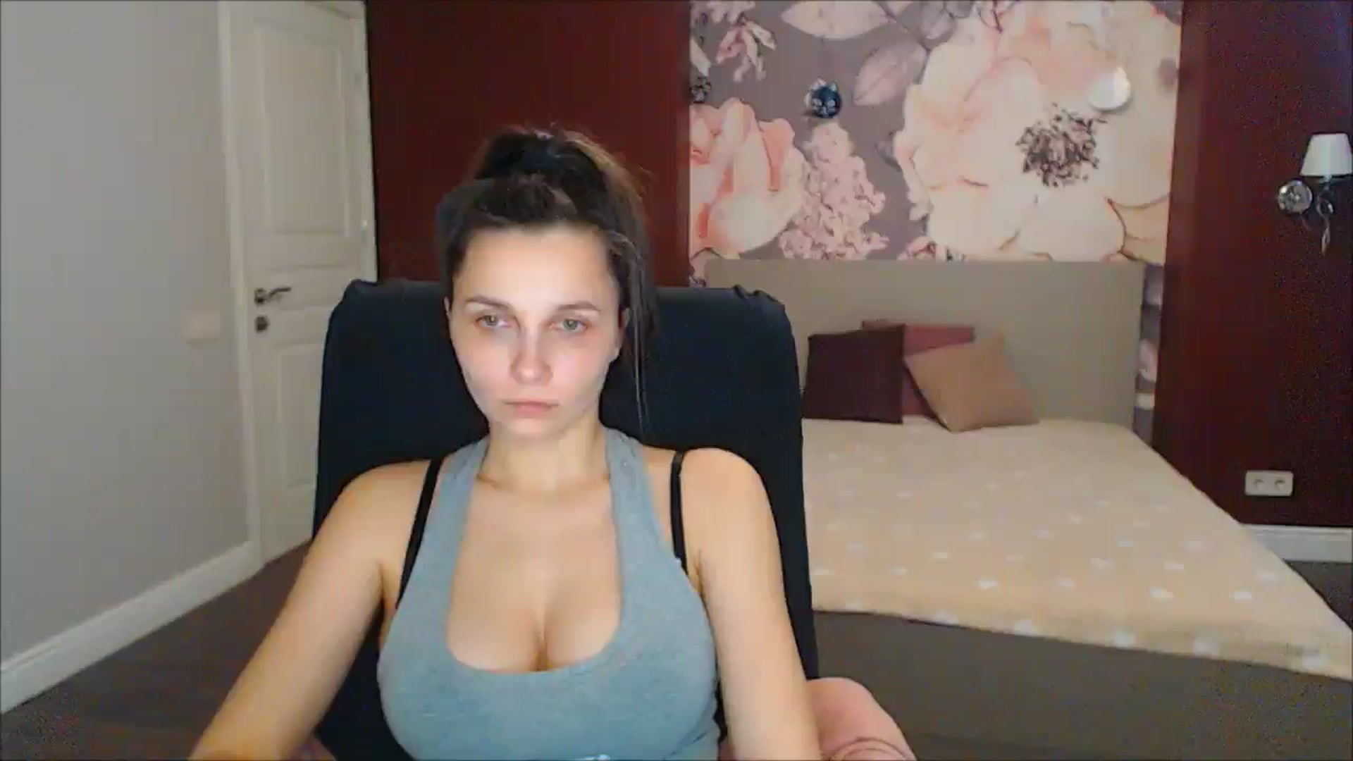 Gallery image thumbnail from Karina_Mils's myfreecams stream on, 03/24/2025, 12:33 image 8 of 20