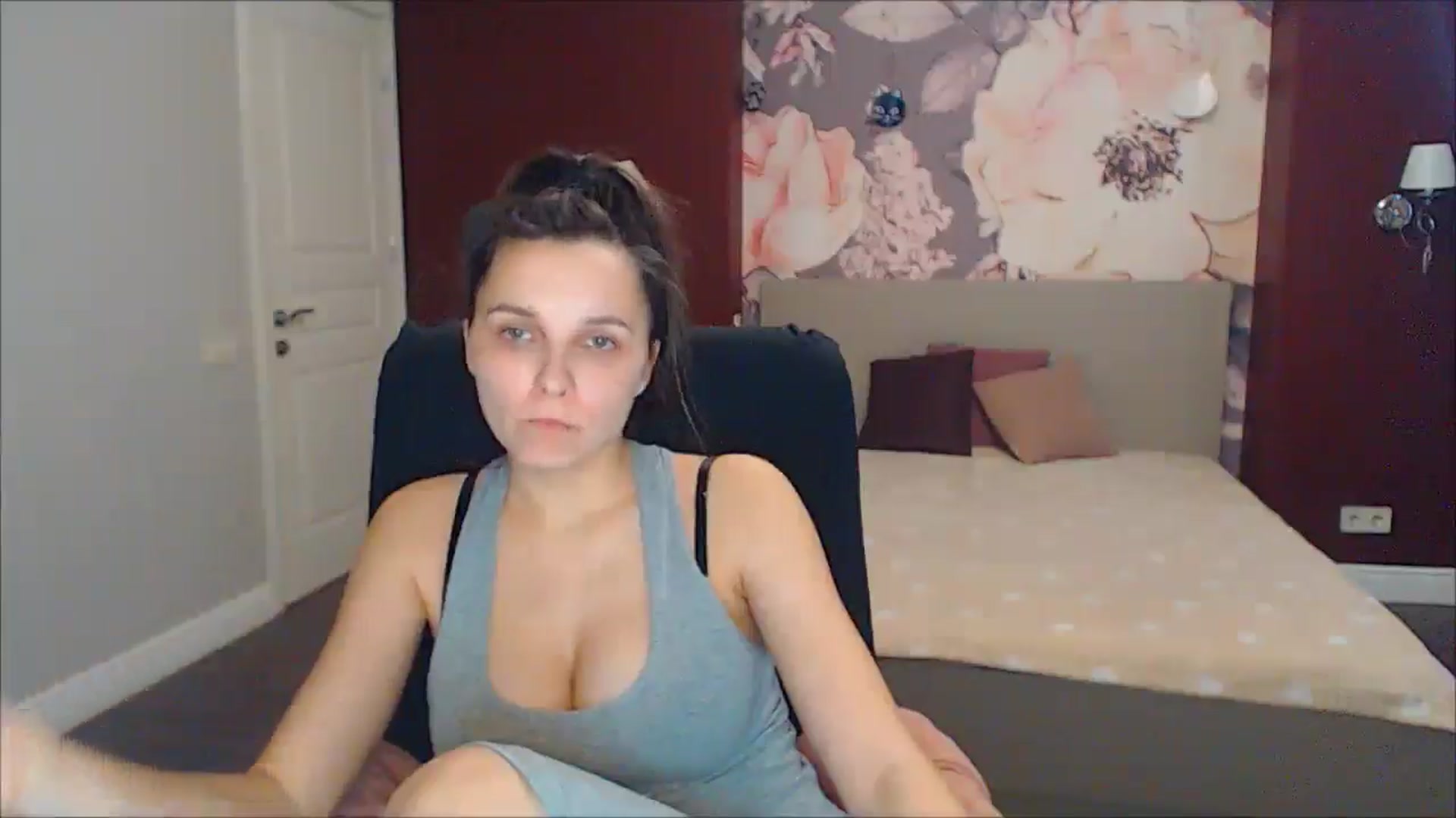 Gallery image thumbnail from Karina_Mils's myfreecams stream on, 03/24/2025, 12:33 image 5 of 20