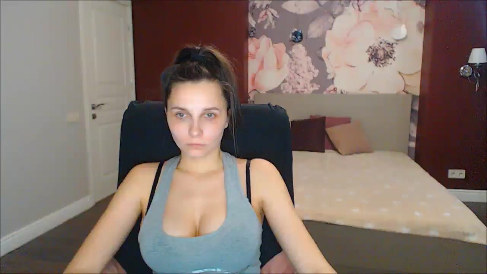Gallery image thumbnail from Karina_Mils's myfreecams stream on, 03/24/2025, 12:33 image 6 of 20