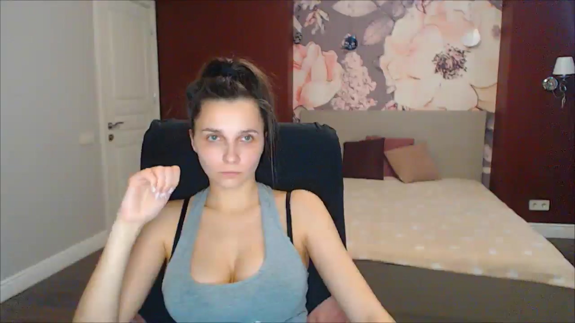 Gallery image thumbnail from Karina_Mils's myfreecams stream on, 03/24/2025, 12:33 image 10 of 20