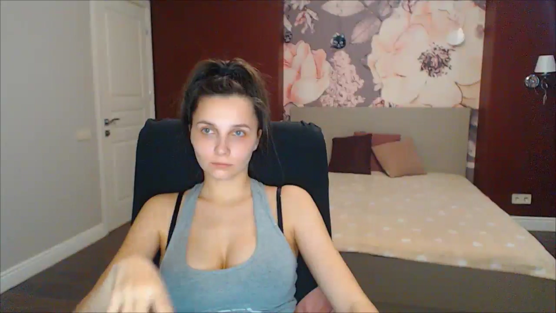 Gallery image thumbnail from Karina_Mils's myfreecams stream on, 03/24/2025, 12:33 image 14 of 20