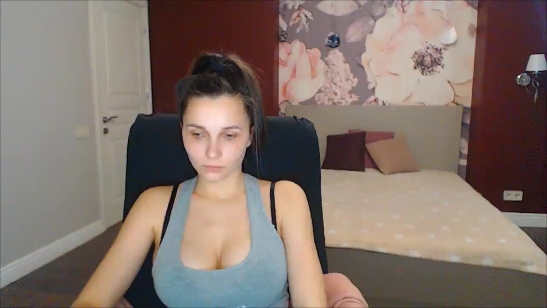 Gallery image thumbnail from Karina_Mils's myfreecams stream on, 03/24/2025, 12:33 image 9 of 20