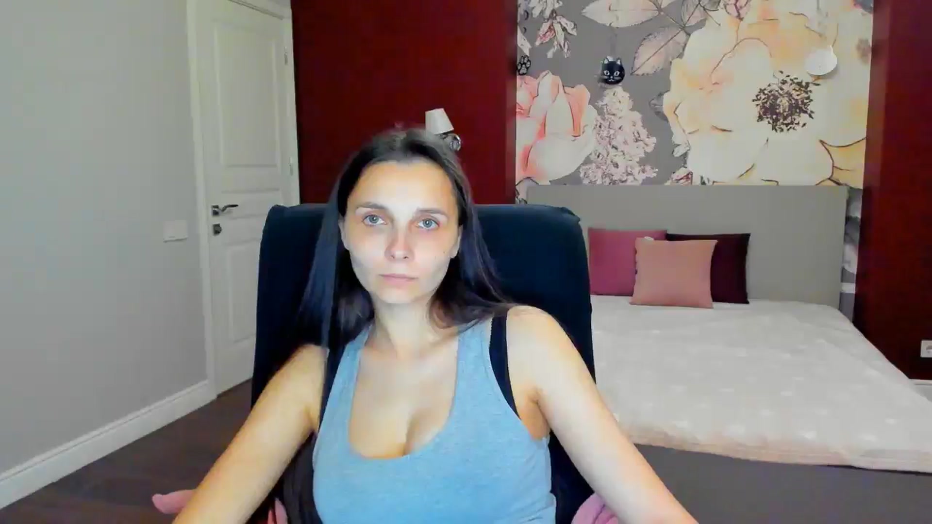 Gallery image thumbnail from Karina_Mils's myfreecams stream on, 05/09/2025, 14:03 image 8 of 20