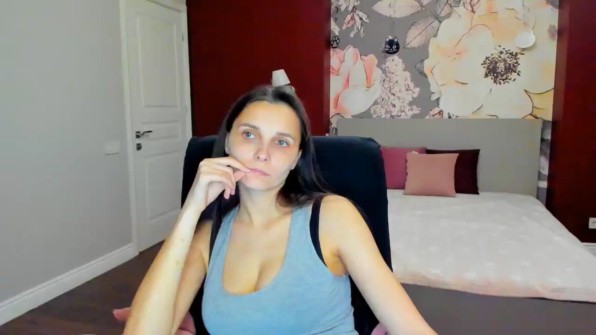 Gallery image thumbnail from Karina_Mils's myfreecams stream on, 05/09/2025, 14:03 image 1 of 20