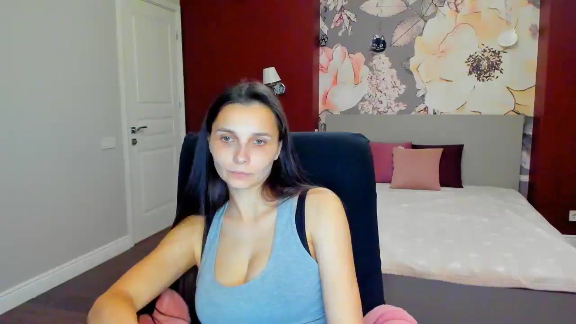 Gallery image thumbnail from Karina_Mils's myfreecams stream on, 05/09/2025, 14:03 image 7 of 20