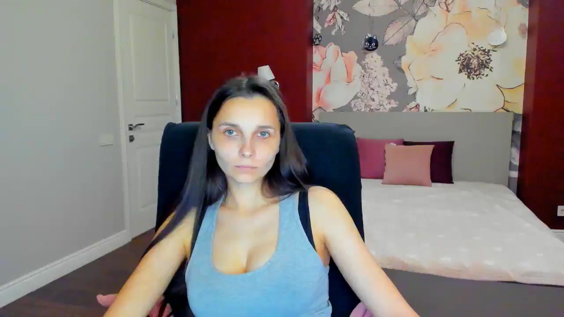 Gallery image thumbnail from Karina_Mils's myfreecams stream on, 05/09/2025, 14:03 image 9 of 20