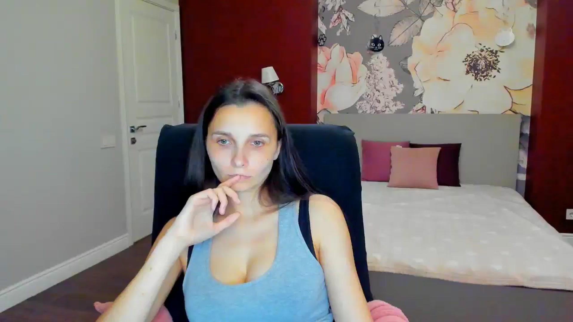 Gallery image thumbnail from Karina_Mils's myfreecams stream on, 05/09/2025, 14:03 image 16 of 20
