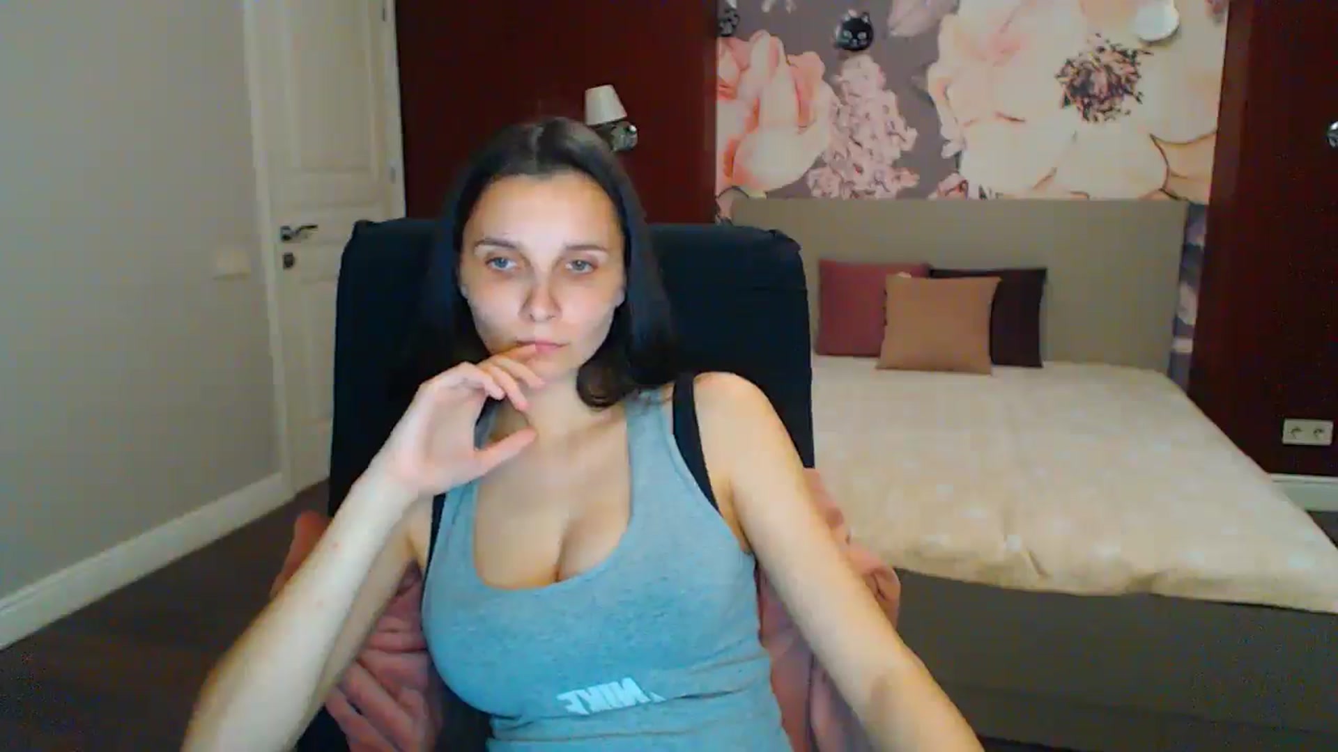 Gallery image thumbnail from Karina_Mils's myfreecams stream on, 05/09/2025, 19:30 image 2 of 20