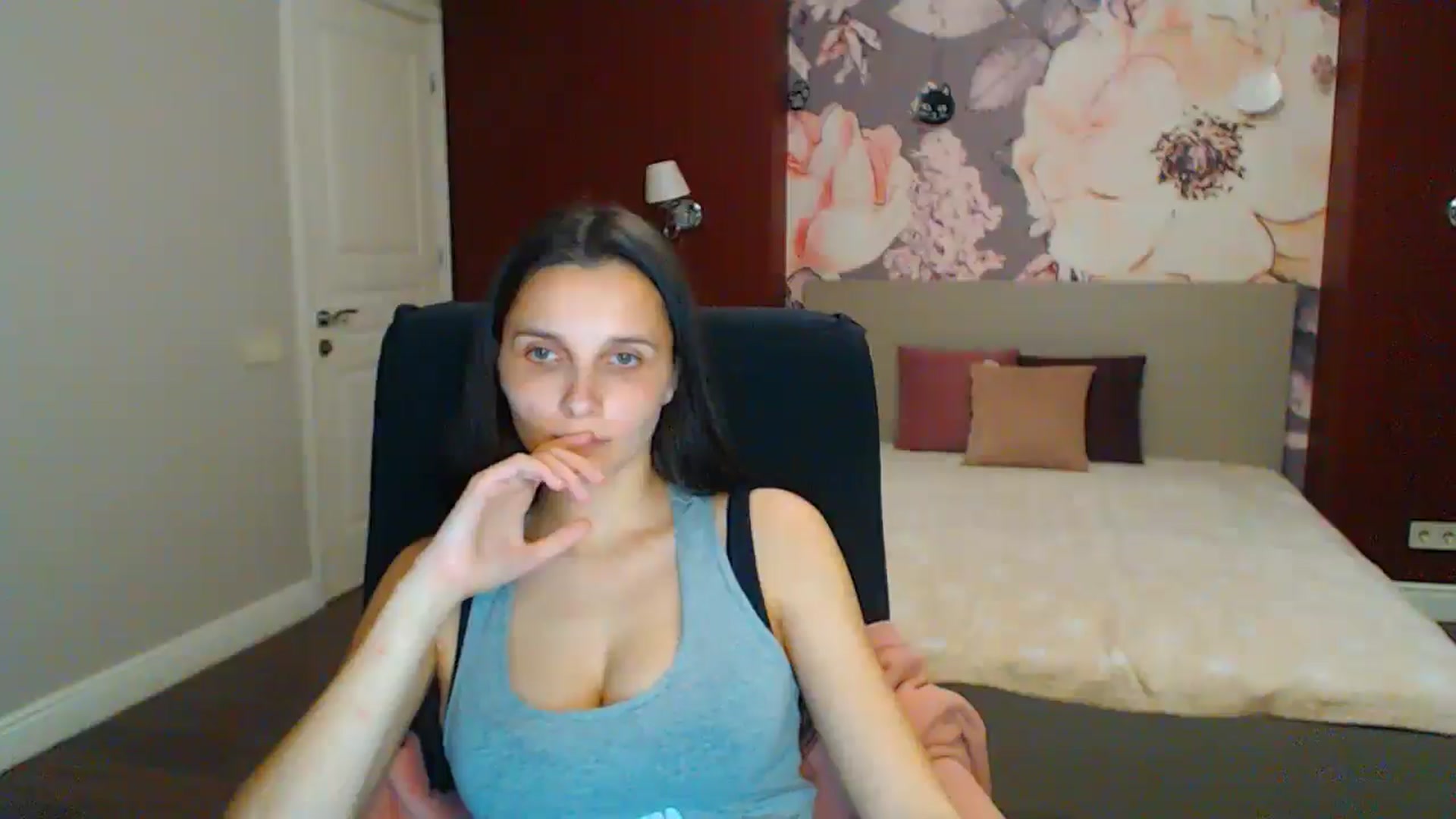 Gallery image thumbnail from Karina_Mils's myfreecams stream on, 05/09/2025, 19:30 image 8 of 20