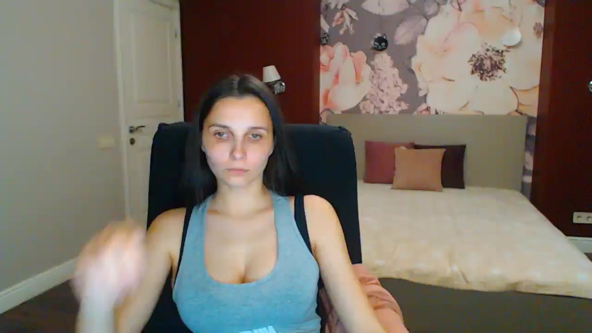 Gallery image thumbnail from Karina_Mils's myfreecams stream on, 05/09/2025, 19:30 image 15 of 20
