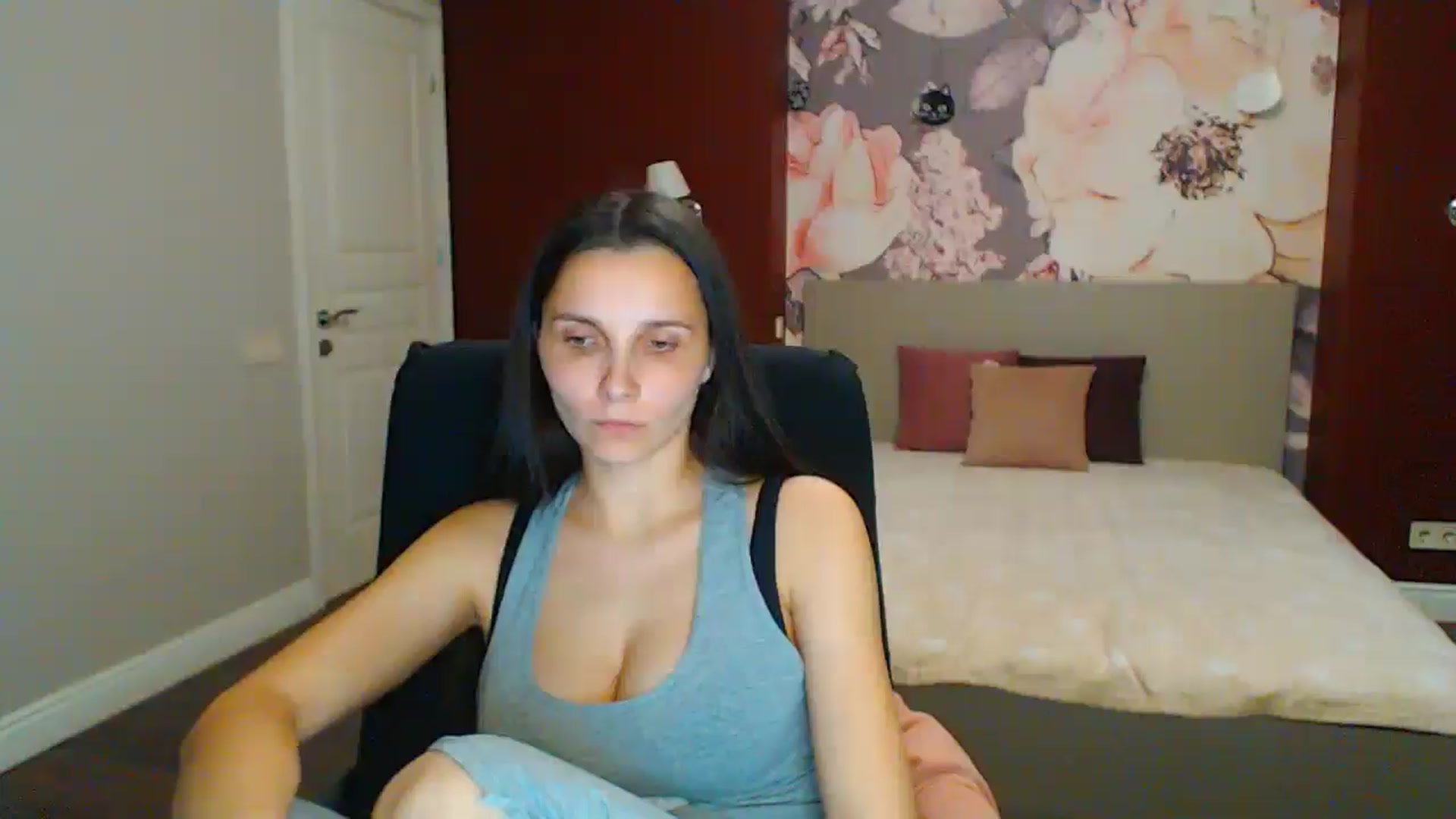 Gallery image thumbnail from Karina_Mils's myfreecams stream on, 05/09/2025, 19:30 image 17 of 20