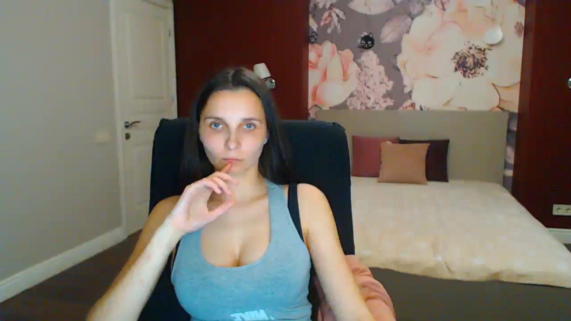 Gallery image thumbnail from Karina_Mils's myfreecams stream on, 05/09/2025, 19:30 image 14 of 20