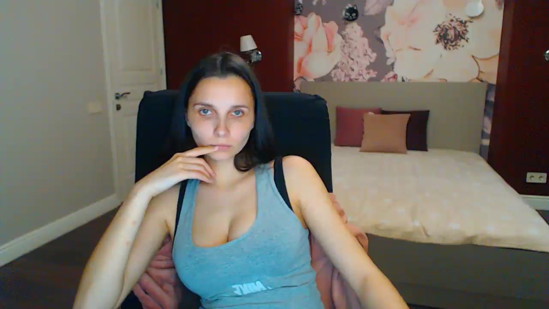 Gallery image thumbnail from Karina_Mils's myfreecams stream on, 05/09/2025, 19:30 image 3 of 20
