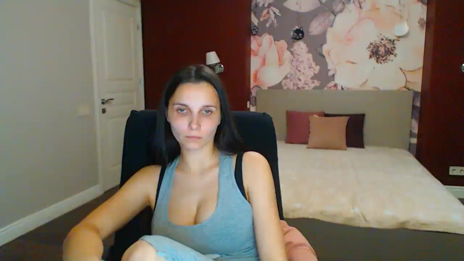 Gallery image thumbnail from Karina_Mils's myfreecams stream on, 05/09/2025, 19:30 image 18 of 20