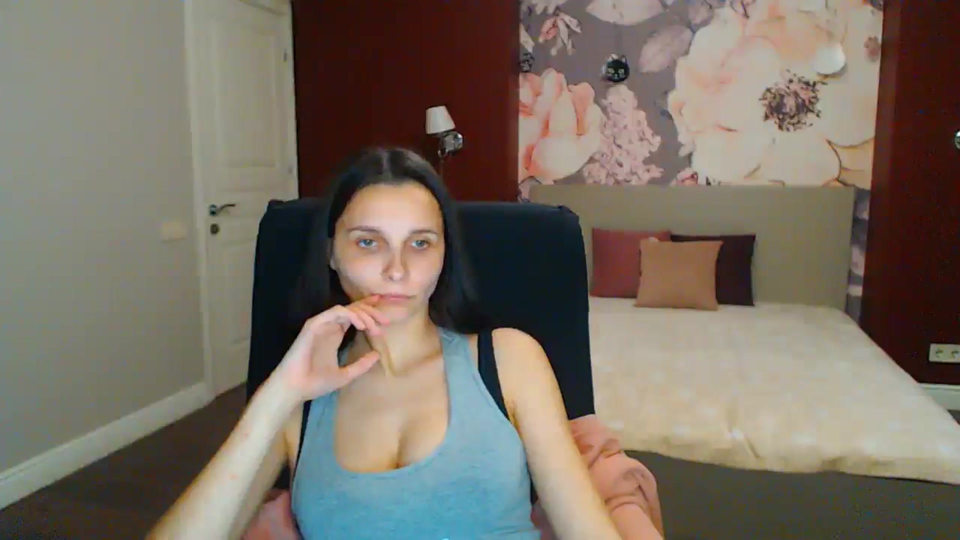 Gallery image thumbnail from Karina_Mils's myfreecams stream on, 05/09/2025, 19:30 image 10 of 20