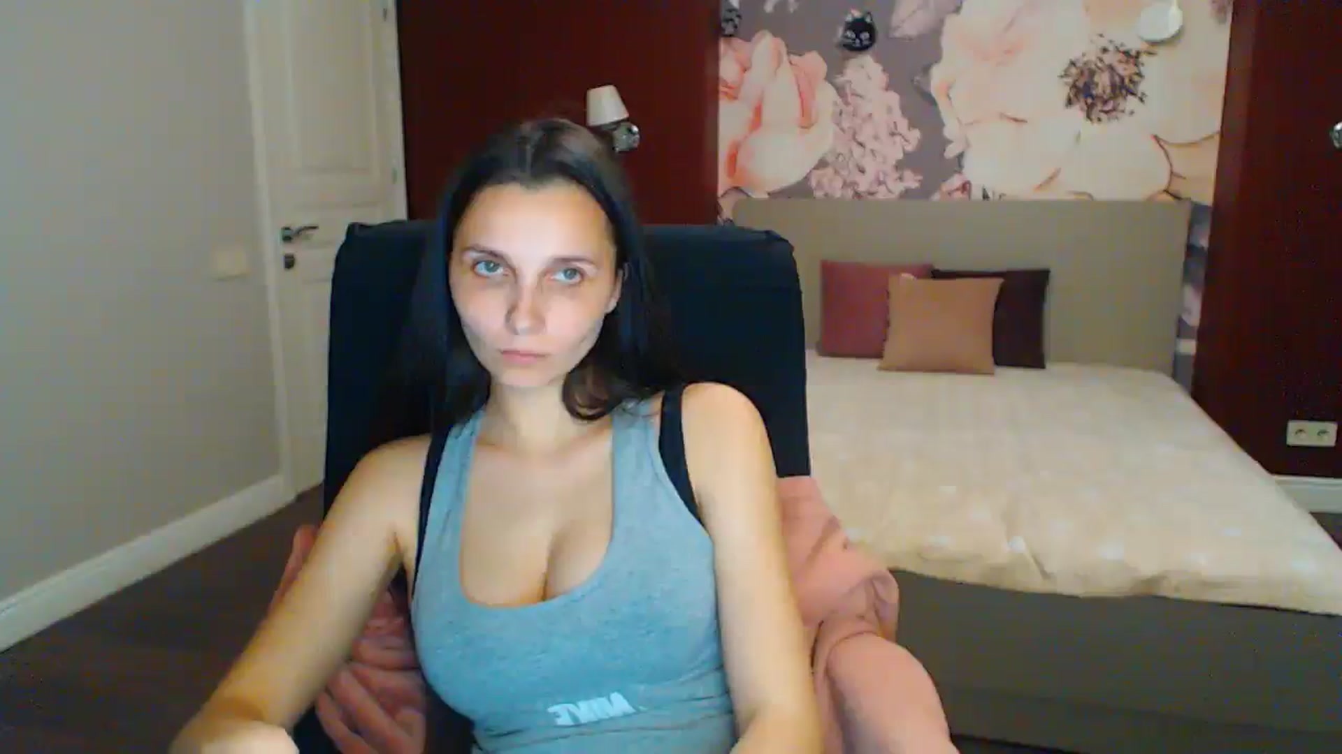 Gallery image thumbnail from Karina_Mils's myfreecams stream on, 05/09/2025, 19:30 image 4 of 20