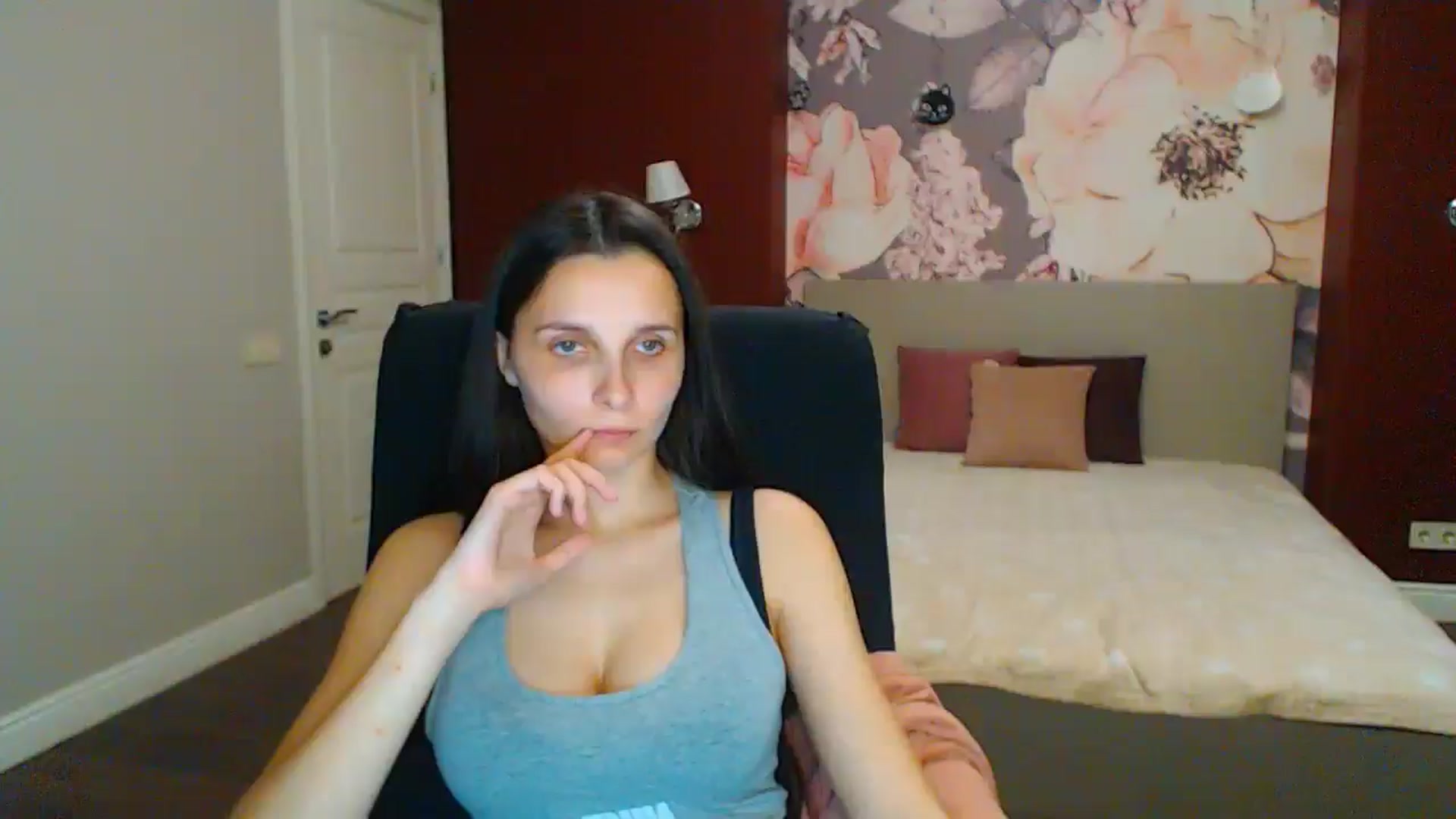 Gallery image thumbnail from Karina_Mils's myfreecams stream on, 05/09/2025, 19:30 image 16 of 20