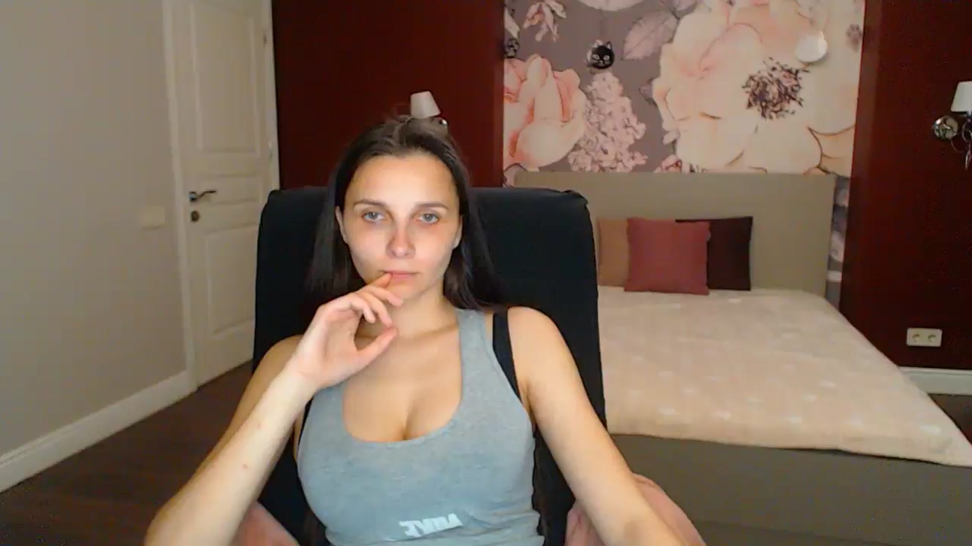Gallery image thumbnail from Karina_Mils's myfreecams stream on, 05/10/2025, 18:29 image 14 of 20