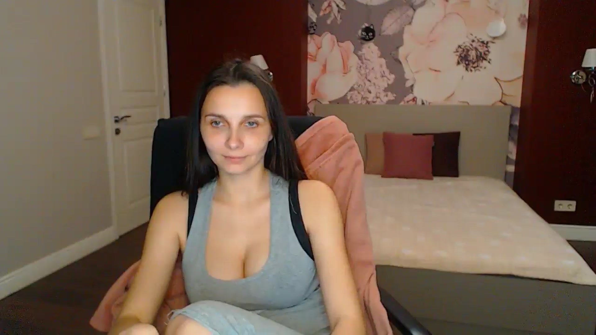 Gallery image thumbnail from Karina_Mils's myfreecams stream on, 05/10/2025, 19:27 image 13 of 20