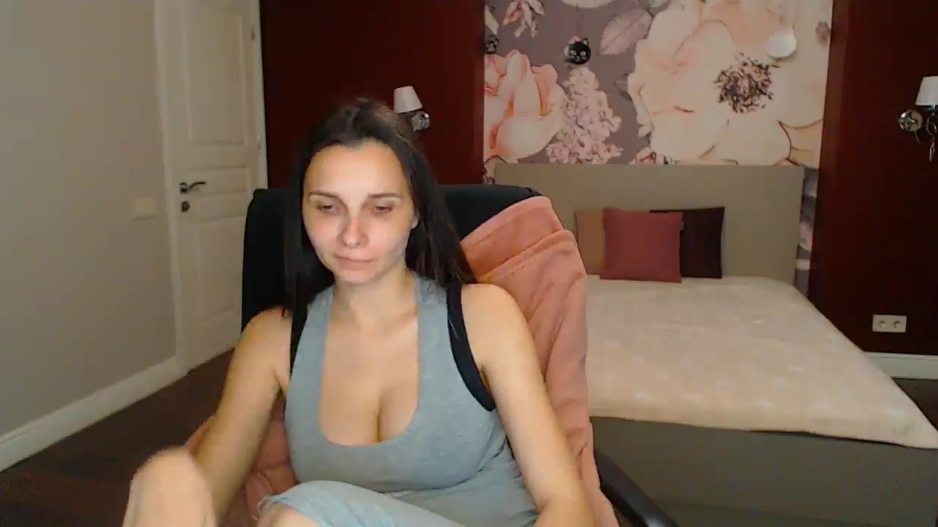 Gallery image thumbnail from Karina_Mils's myfreecams stream on, 05/10/2025, 19:27 image 17 of 20