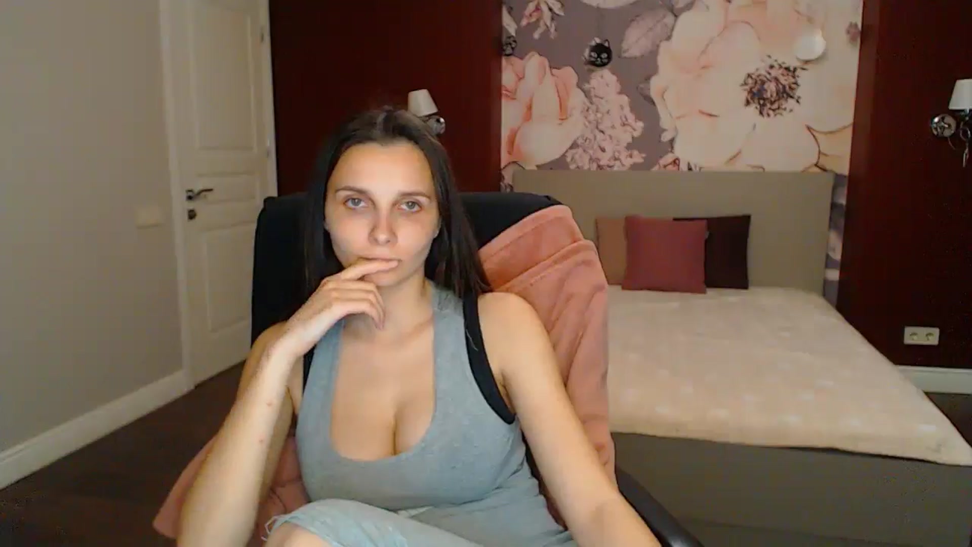Gallery image thumbnail from Karina_Mils's myfreecams stream on, 05/10/2025, 19:27 image 19 of 20