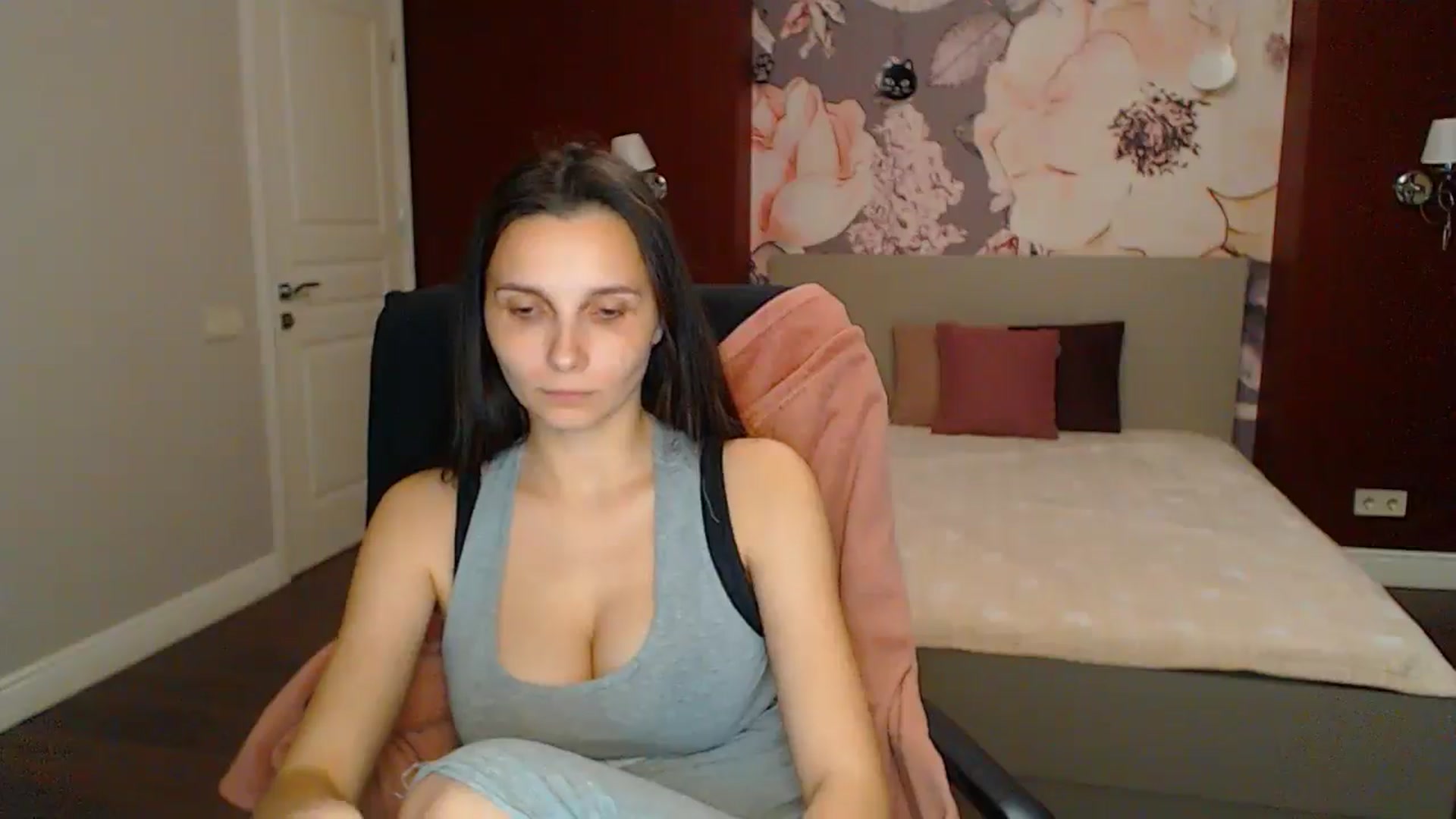 Gallery image thumbnail from Karina_Mils's myfreecams stream on, 05/10/2025, 19:27 image 15 of 20