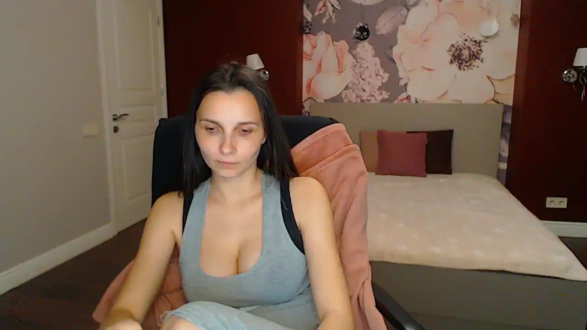 Gallery image thumbnail from Karina_Mils's myfreecams stream on, 05/10/2025, 19:27 image 18 of 20