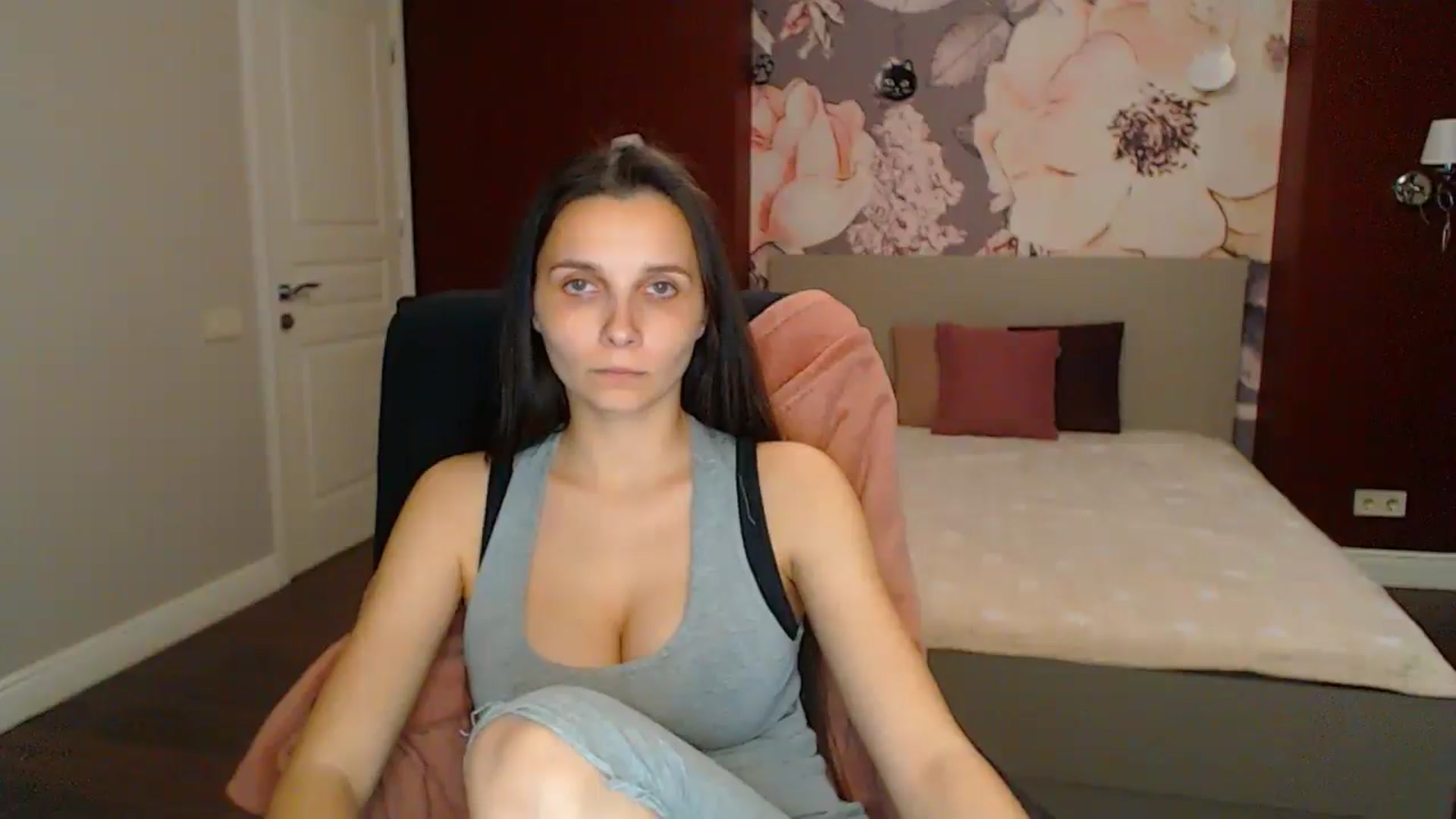 Gallery image thumbnail from Karina_Mils's myfreecams stream on, 05/10/2025, 19:27 image 4 of 20