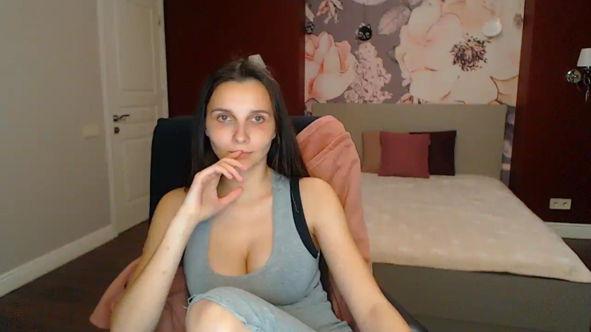 Gallery image thumbnail from Karina_Mils's myfreecams stream on, 05/10/2025, 19:27 image 12 of 20