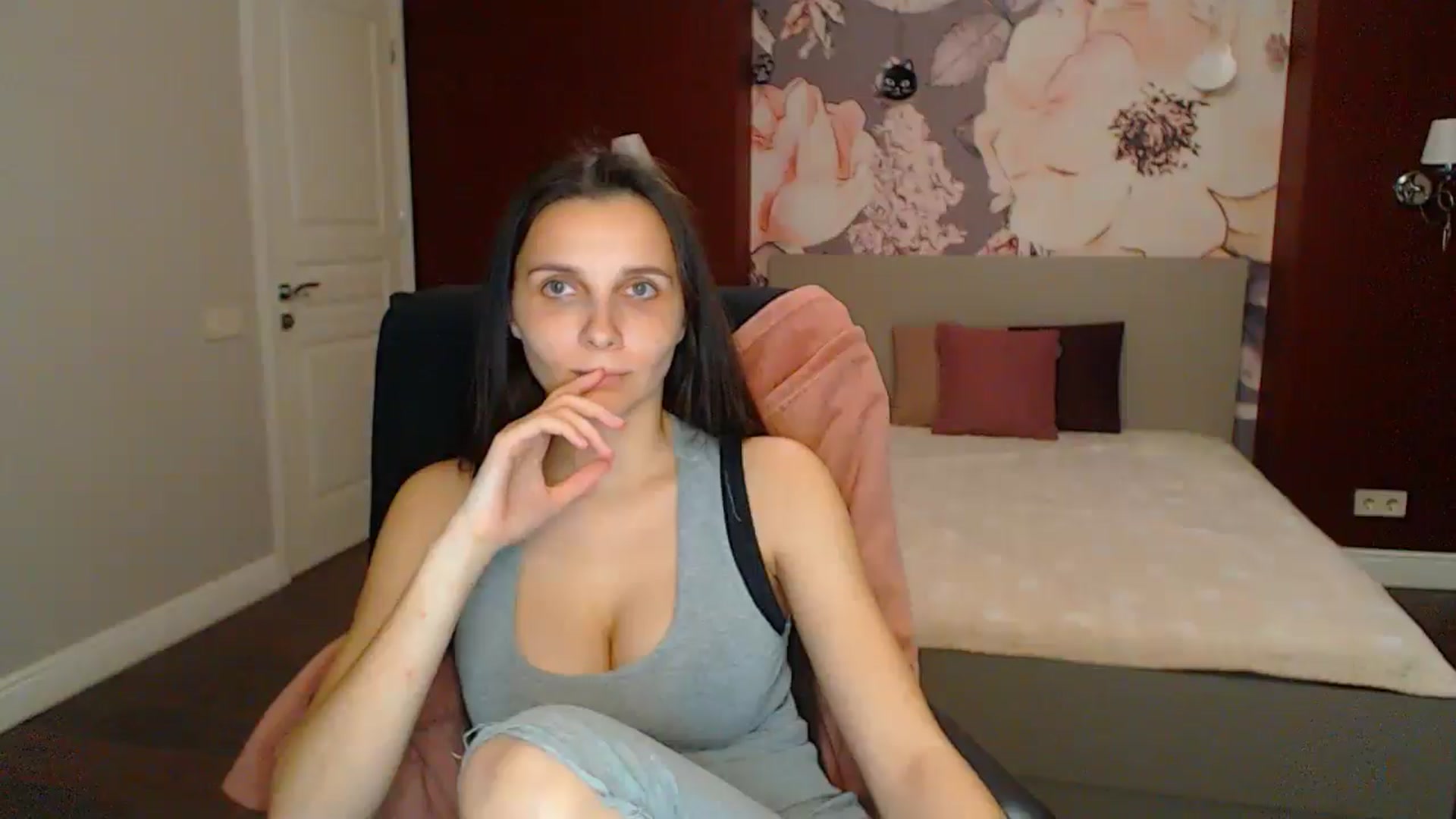 Gallery image thumbnail from Karina_Mils's myfreecams stream on, 05/10/2025, 19:27 image 11 of 20