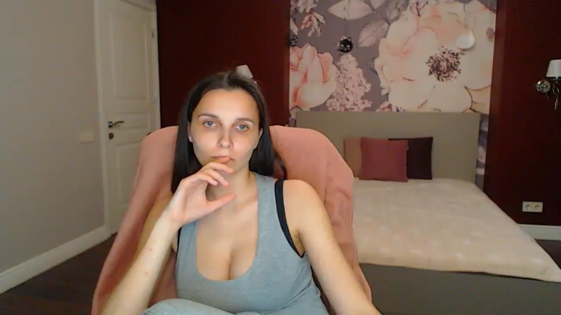 Gallery image thumbnail from Karina_Mils's myfreecams stream on, 05/10/2025, 19:54 image 11 of 20