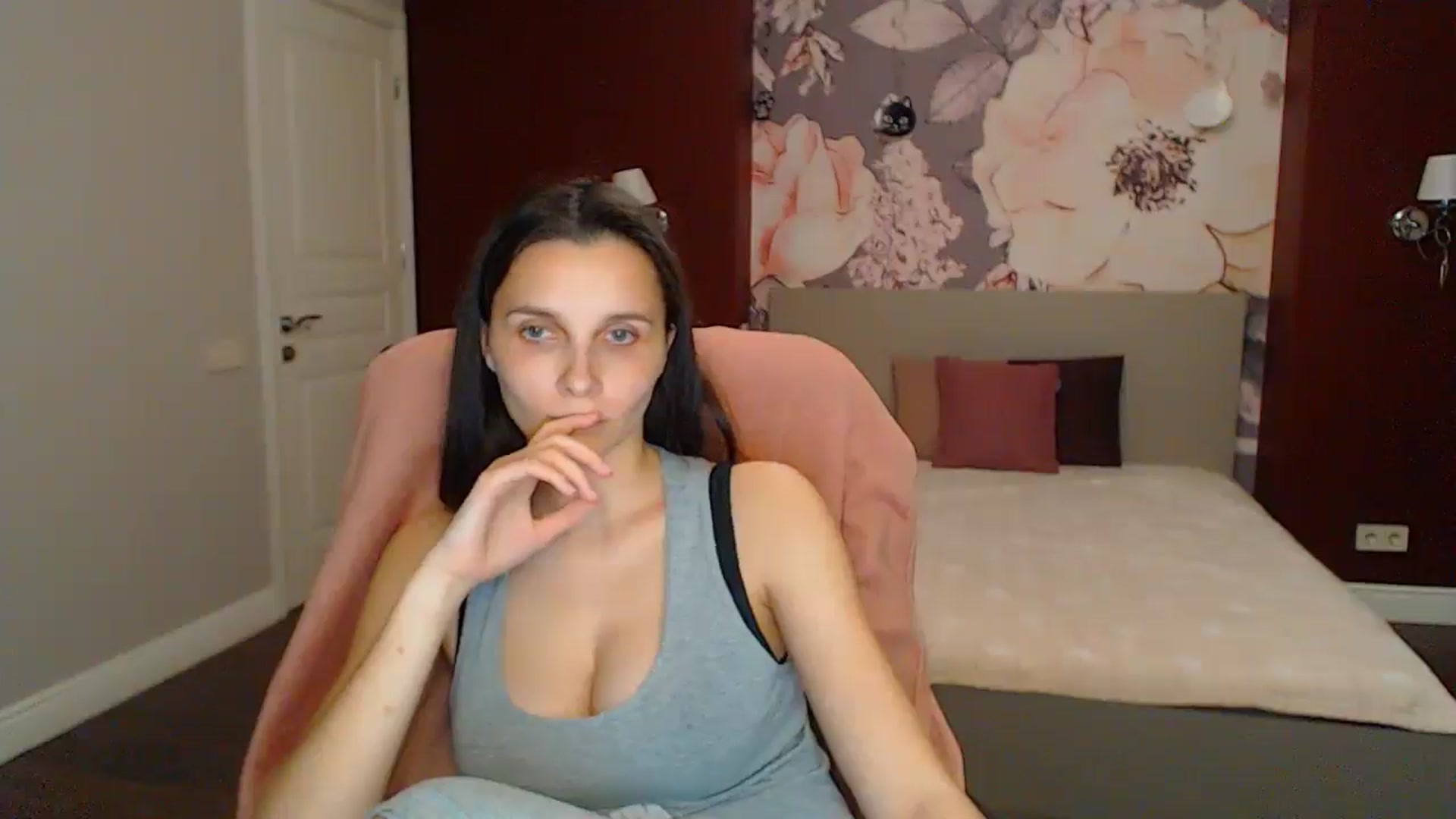 Gallery image thumbnail from Karina_Mils's myfreecams stream on, 05/10/2025, 19:54 image 12 of 20