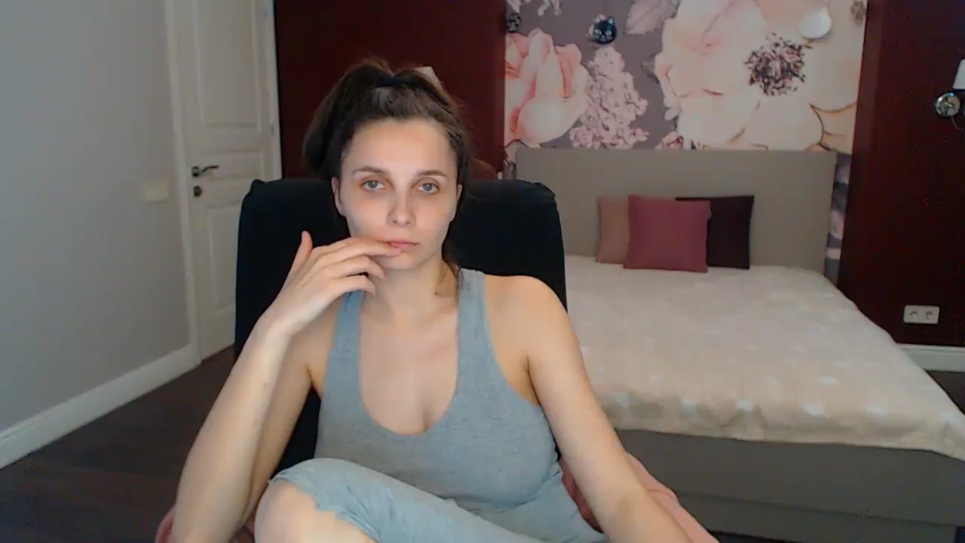 Gallery image thumbnail from Karina_Mils's myfreecams stream on, 05/11/2025, 09:16 image 15 of 20