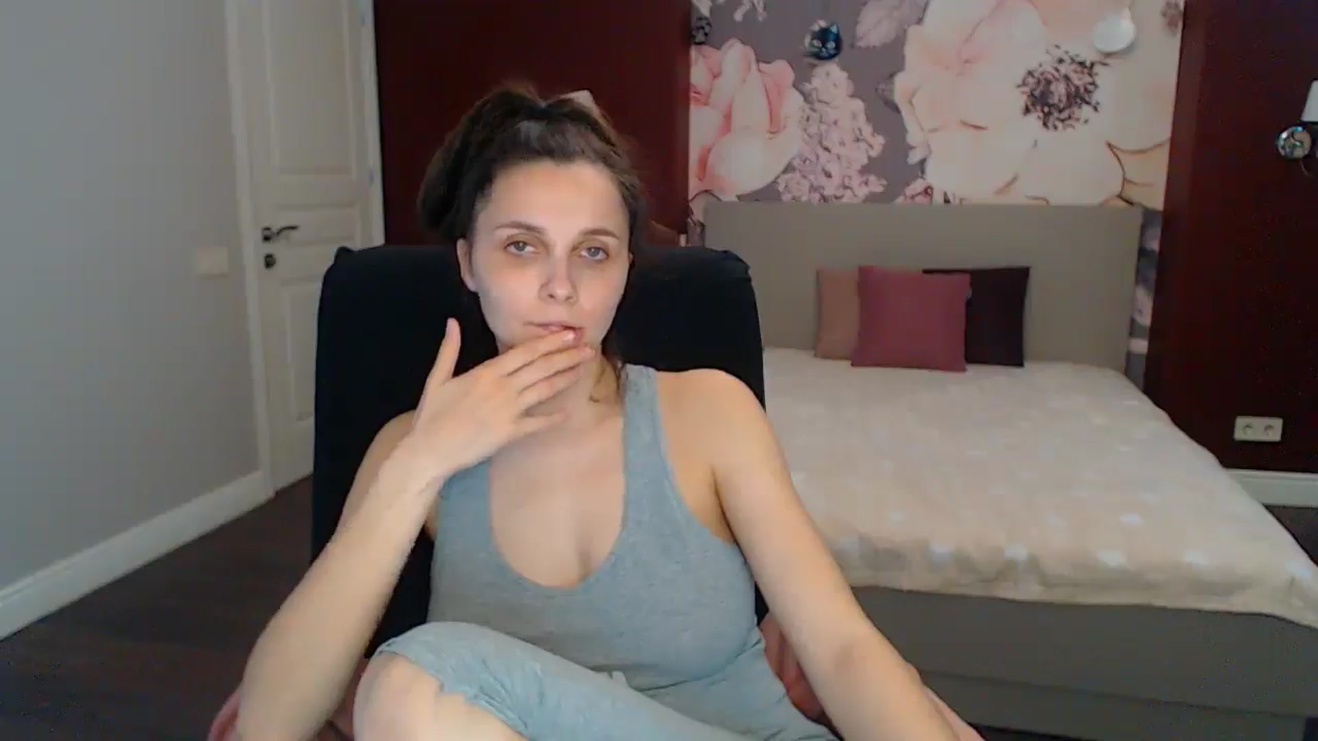 Gallery image thumbnail from Karina_Mils's myfreecams stream on, 05/11/2025, 09:16 image 11 of 20