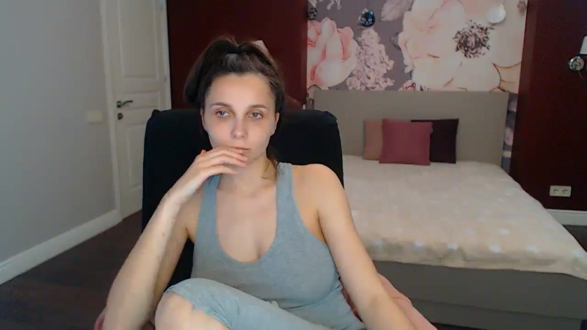 Gallery image thumbnail from Karina_Mils's myfreecams stream on, 05/11/2025, 09:16 image 13 of 20