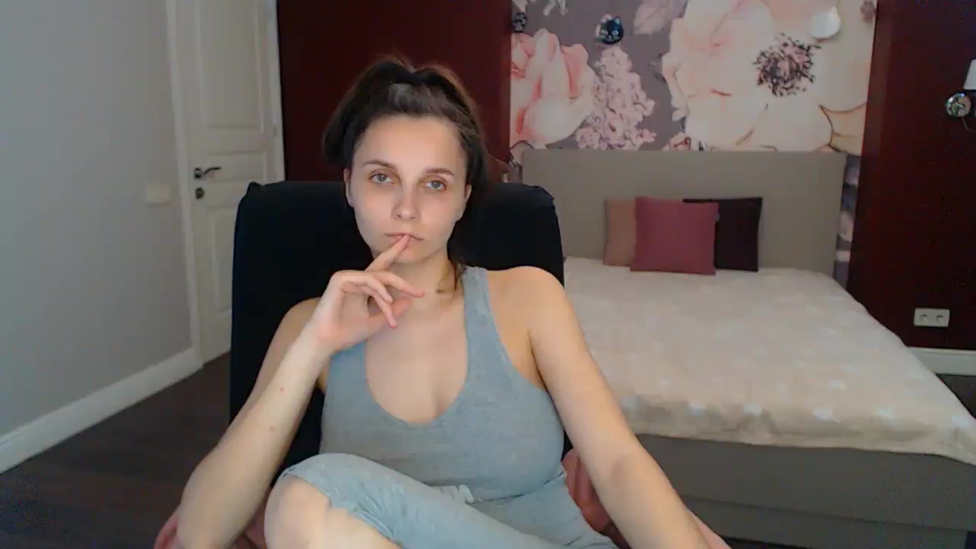 Gallery image thumbnail from Karina_Mils's myfreecams stream on, 05/11/2025, 09:16 image 8 of 20
