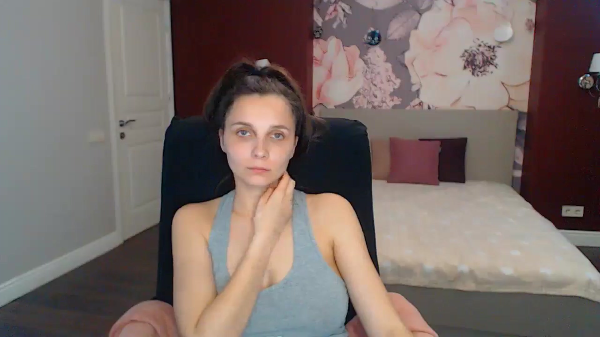 Gallery image thumbnail from Karina_Mils's myfreecams stream on, 05/11/2025, 09:48 image 8 of 20