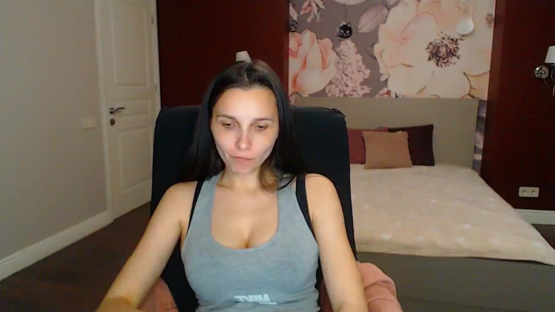 Gallery image thumbnail from Karina_Mils's myfreecams stream on, 05/11/2025, 17:07 image 14 of 20