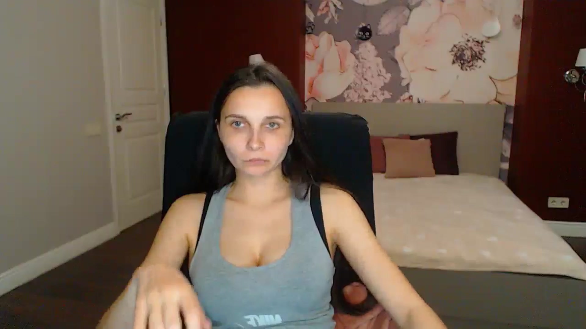 Gallery image thumbnail from Karina_Mils's myfreecams stream on, 05/11/2025, 17:07 image 4 of 20