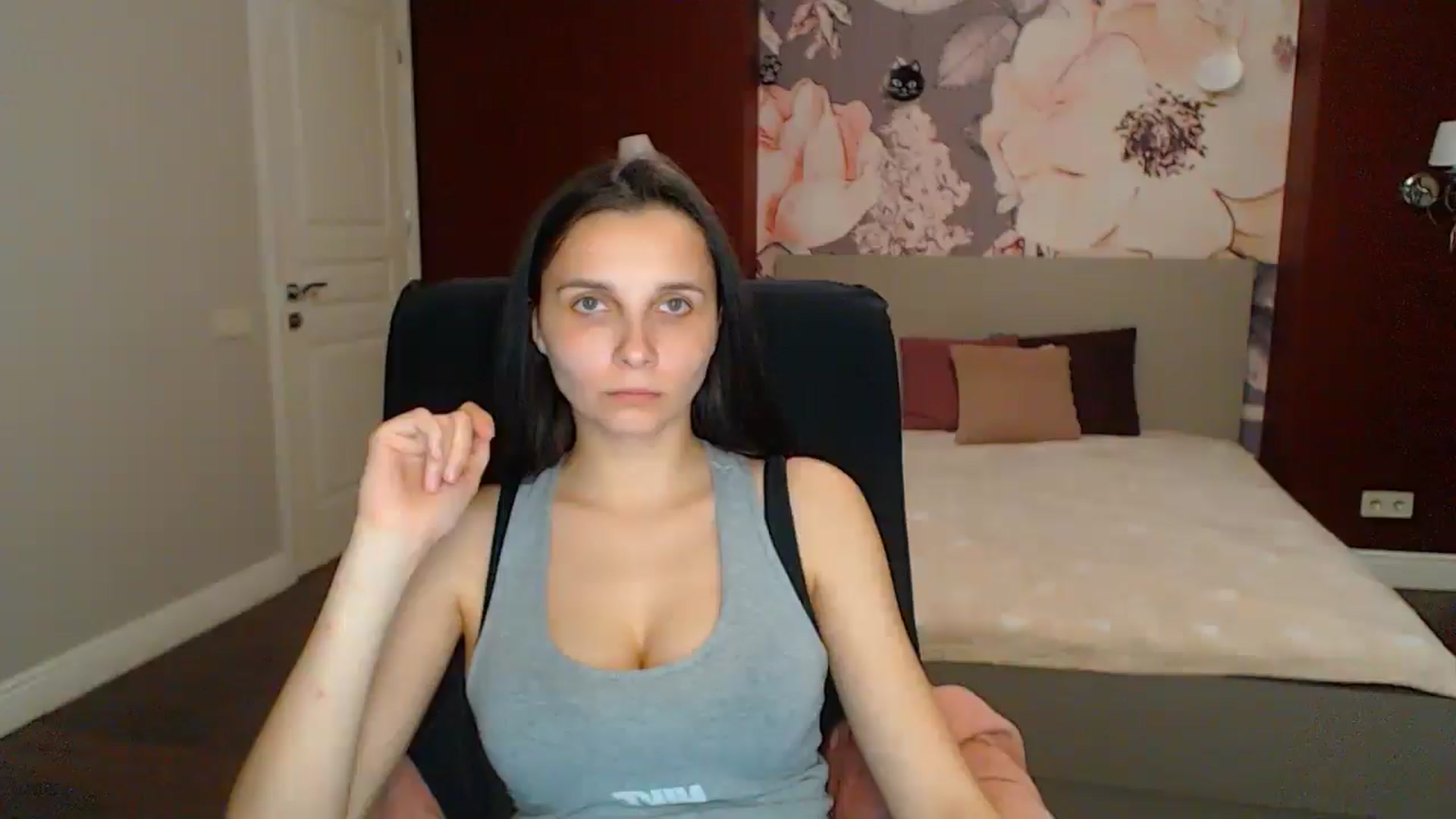 Gallery image thumbnail from Karina_Mils's myfreecams stream on, 05/11/2025, 17:07 image 18 of 20