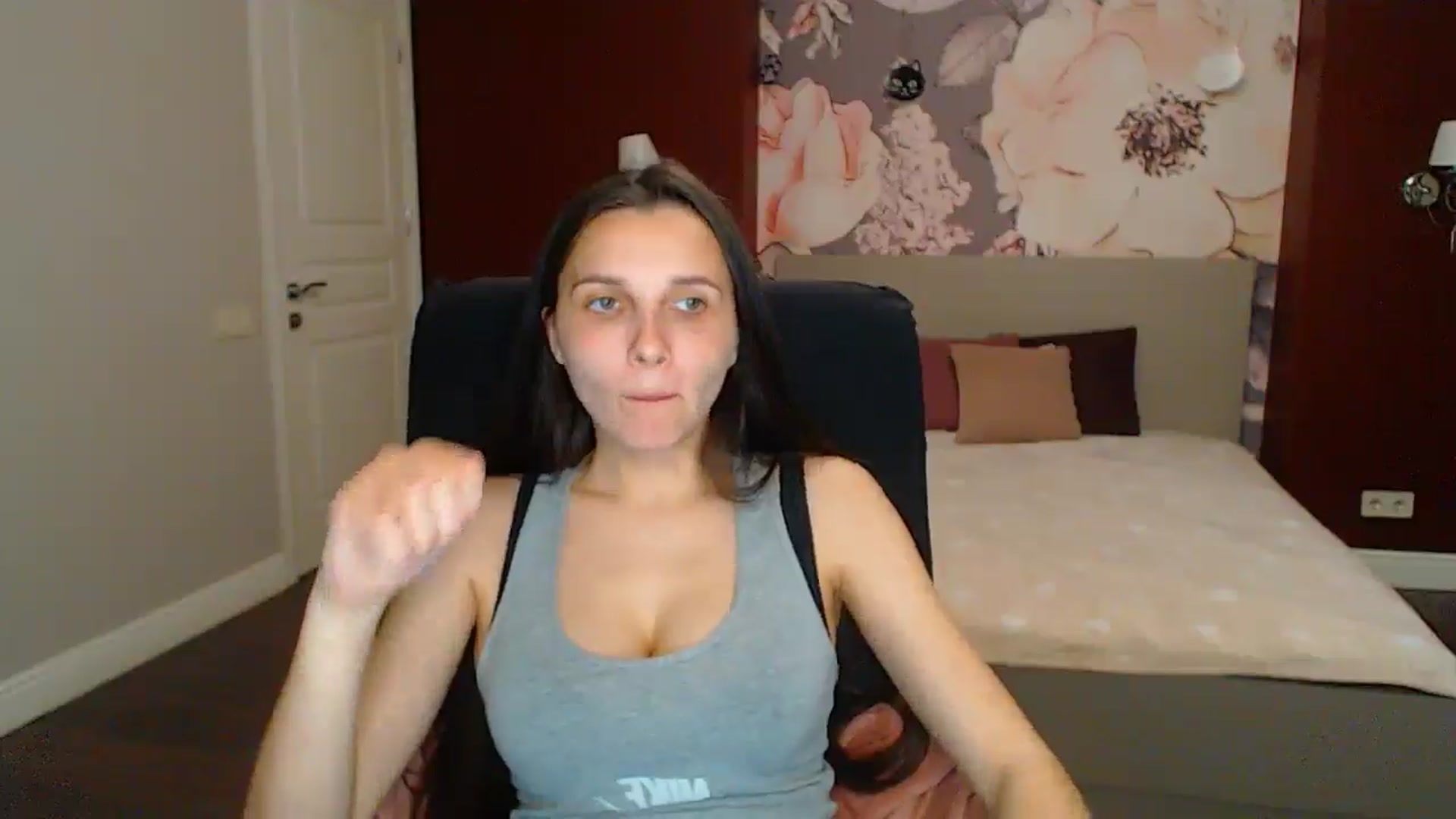 Gallery image thumbnail from Karina_Mils's myfreecams stream on, 05/11/2025, 17:07 image 6 of 20