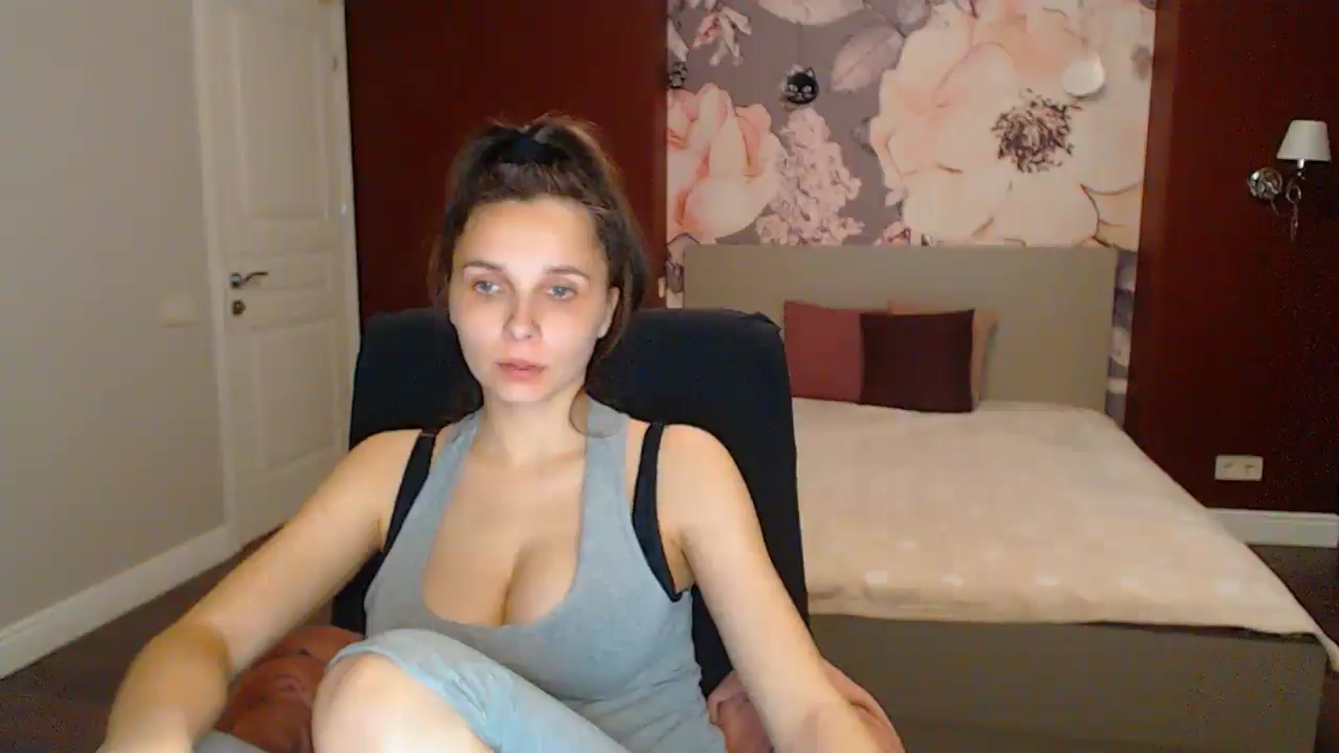 Gallery image thumbnail from Karina_Mils's myfreecams stream on, 05/16/2025, 17:34 image 9 of 20