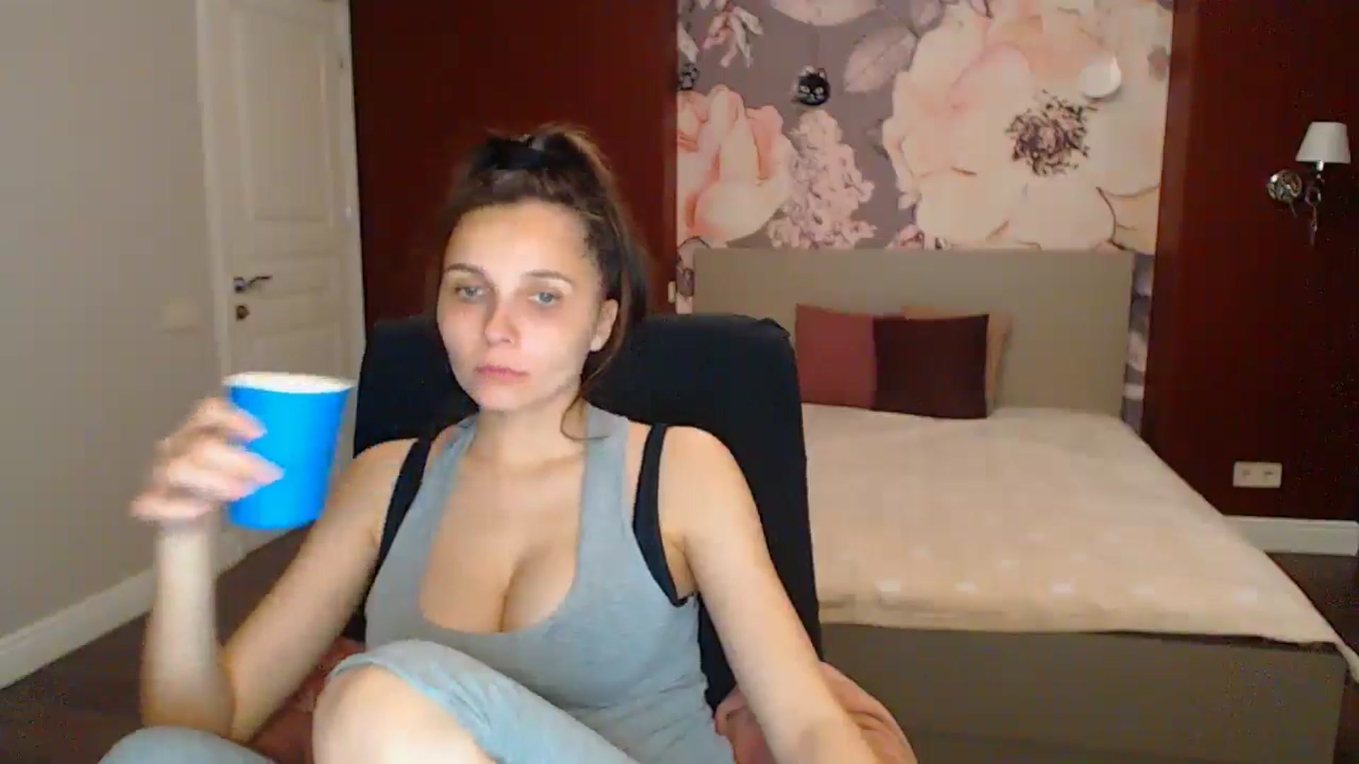 Gallery image thumbnail from Karina_Mils's myfreecams stream on, 05/16/2025, 17:34 image 10 of 20