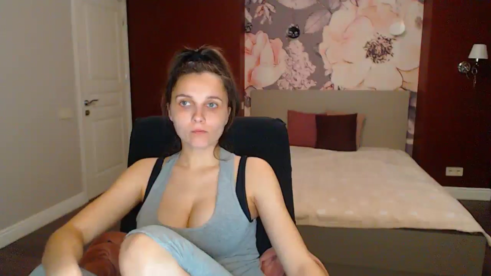Gallery image thumbnail from Karina_Mils's myfreecams stream on, 05/16/2025, 17:34 image 8 of 20