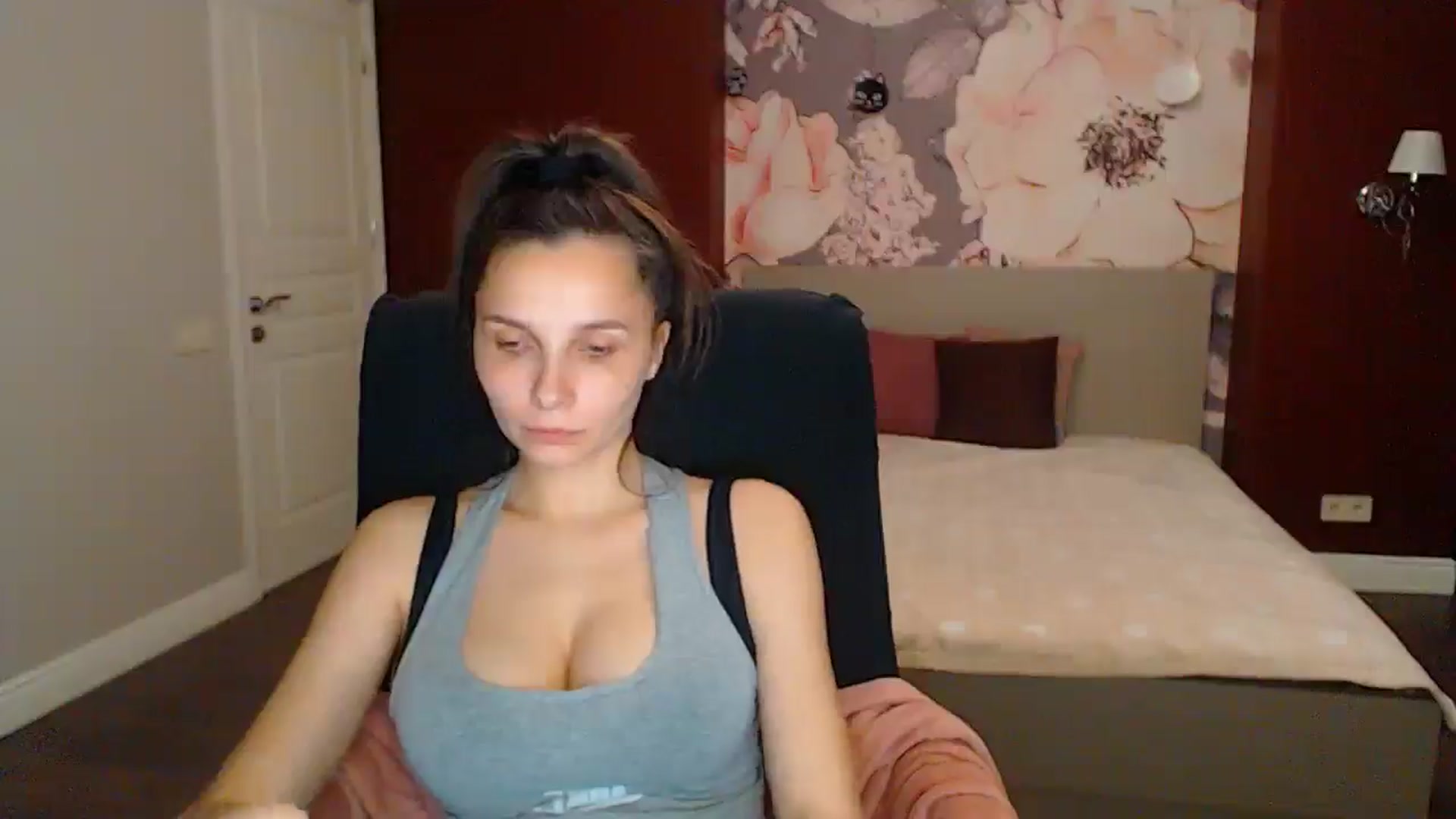Gallery image thumbnail from Karina_Mils's myfreecams stream on, 05/16/2025, 17:34 image 17 of 20