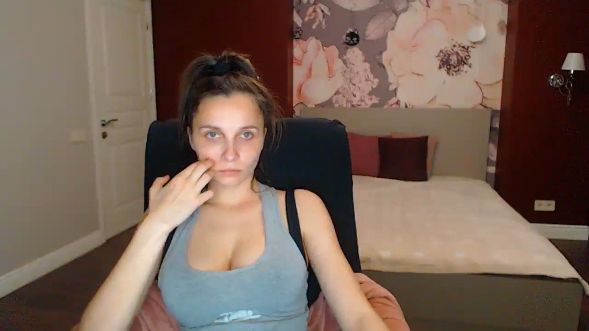Gallery image thumbnail from Karina_Mils's myfreecams stream on, 05/16/2025, 17:34 image 19 of 20